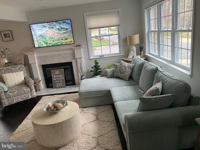 Building Photo - 9006 Linton St