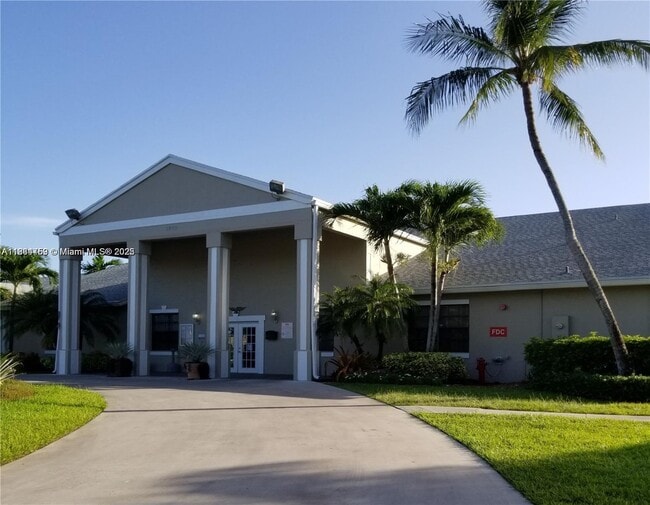 Building Photo - 889 Hamilton Dr