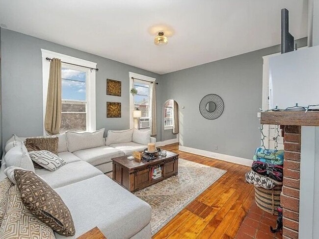 Building Photo - 907 Columbia St