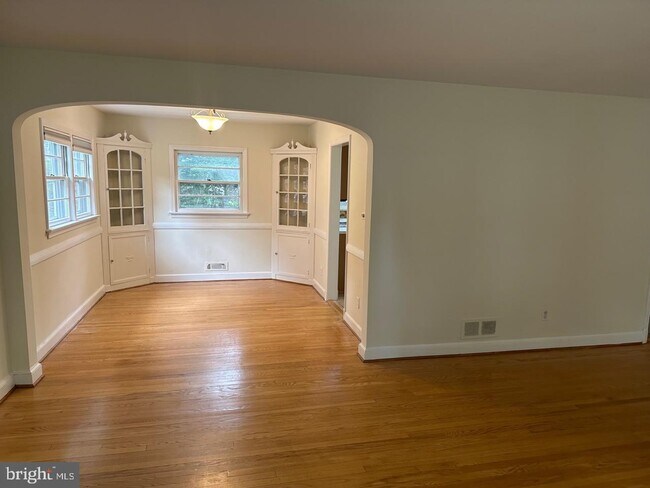 Building Photo - 9703 Woodland Dr