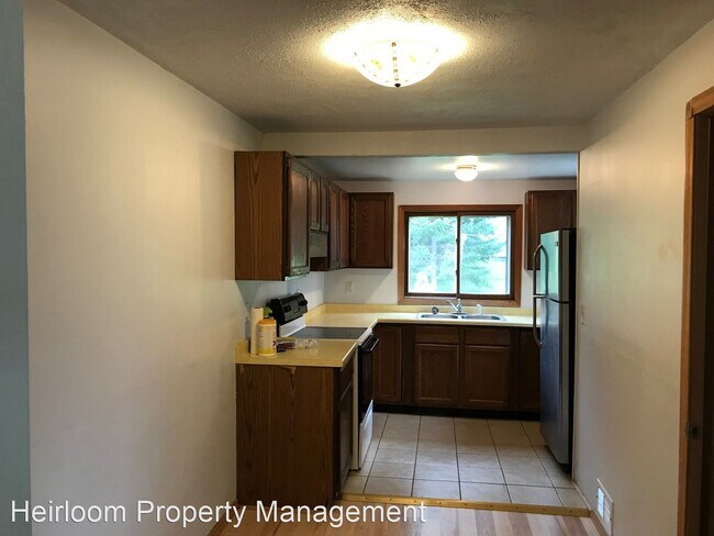 Building Photo - 1 br, 1 bath House - 907 W 6th Street