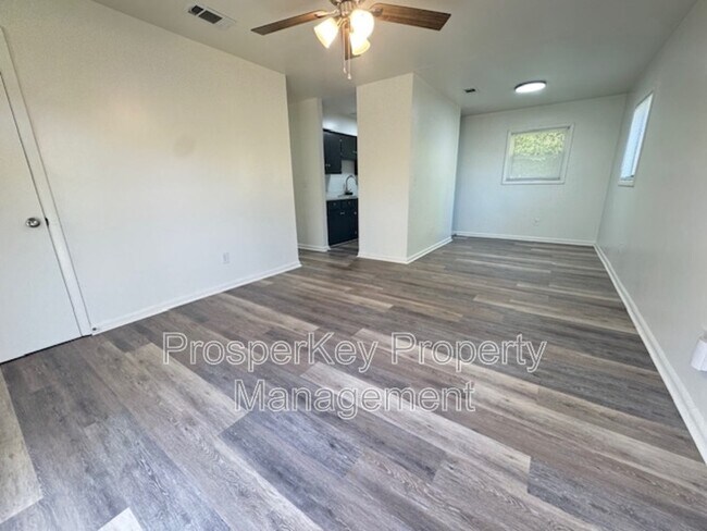 Foto del edificio - 4794 Gardiner Dr