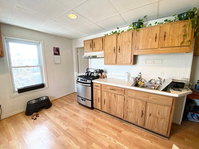 Building Photo - 109 Buttonwood St