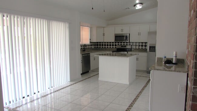 Building Photo - 2517 SW Barber Ln