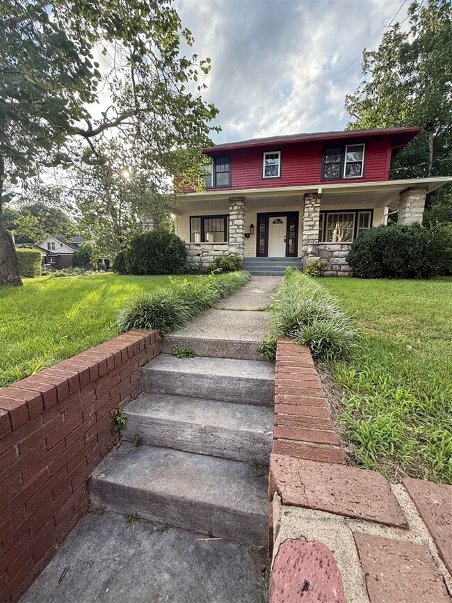 Building Photo - 1359 Park St