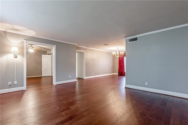 Building Photo - 6331 Bandera Ave