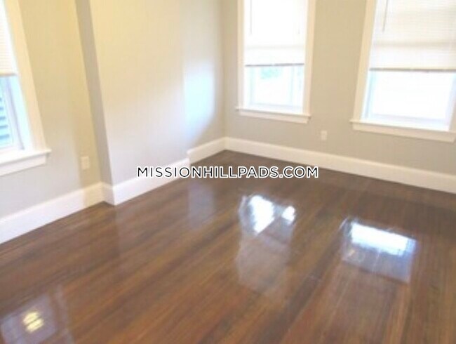 Building Photo - 33 Wigglesworth St