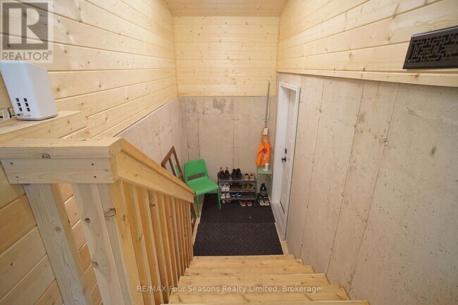 Photo du bâtiment - LOWER - 209344 HIGHWAY 26