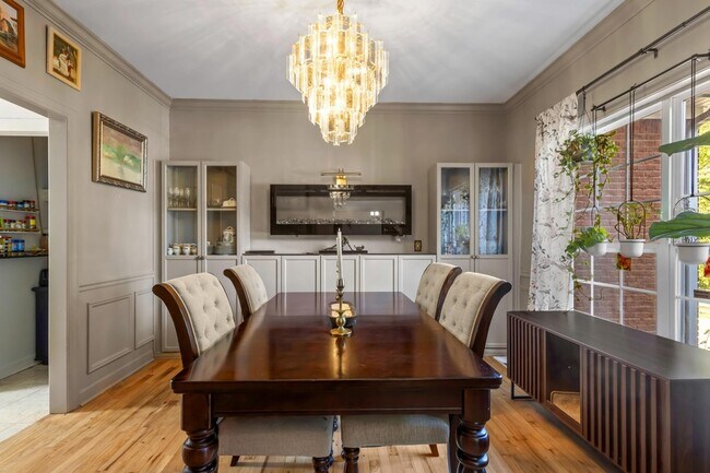 Foto del edificio - 4897 Hampshire Pl