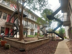 Building Photo - 2216 San Gabriel St