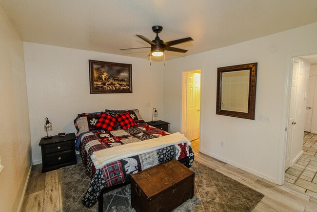Foto del edificio - 43063 Goldmine Woods Ln