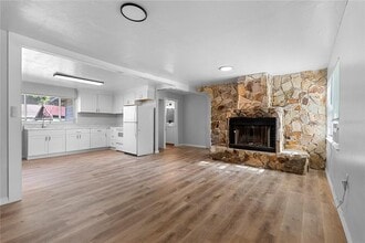 Building Photo - 420 ROCK PT Rd