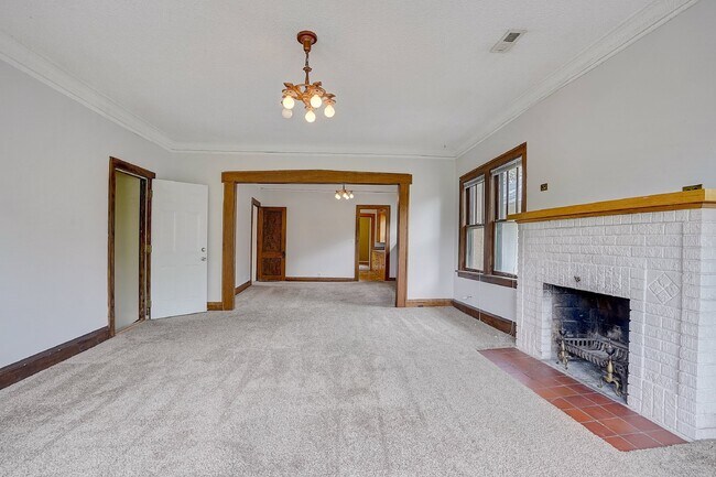 Building Photo - Upper Duplex in Minneapolis - 4 BR with 2 ...