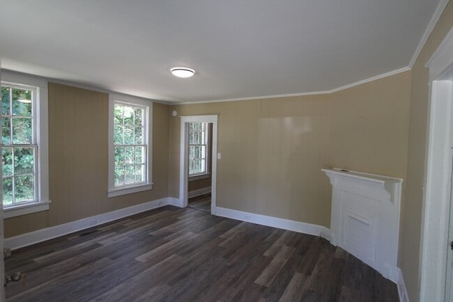 Building Photo - 9 W Roy St