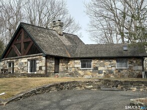 Building Photo - 40 Looking Glass Hill Rd