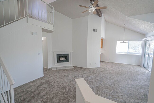 Building Photo - Charming 2-Bedroom Condo with Loft in the ...
