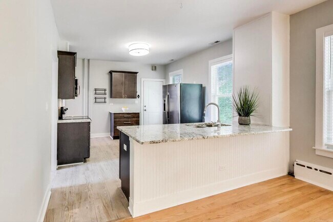 Foto del edificio - 549 Ridge Rd