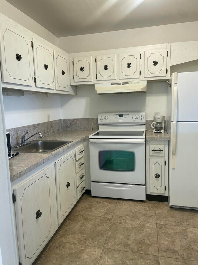 Building Photo - 500 Village Green Cir W