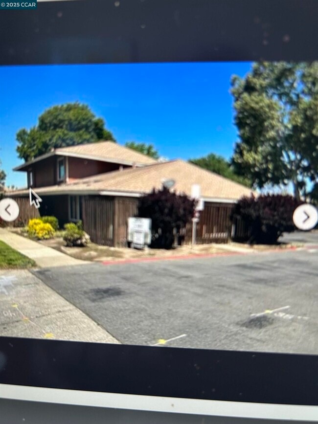 Building Photo - 2021 Olivera Rd