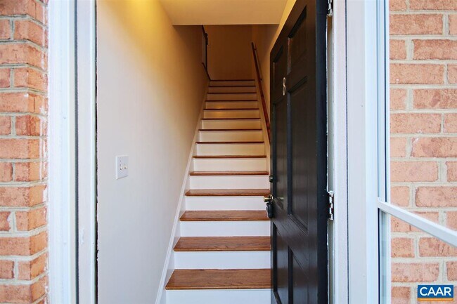 Foto del edificio - 2114 Ivy Rd