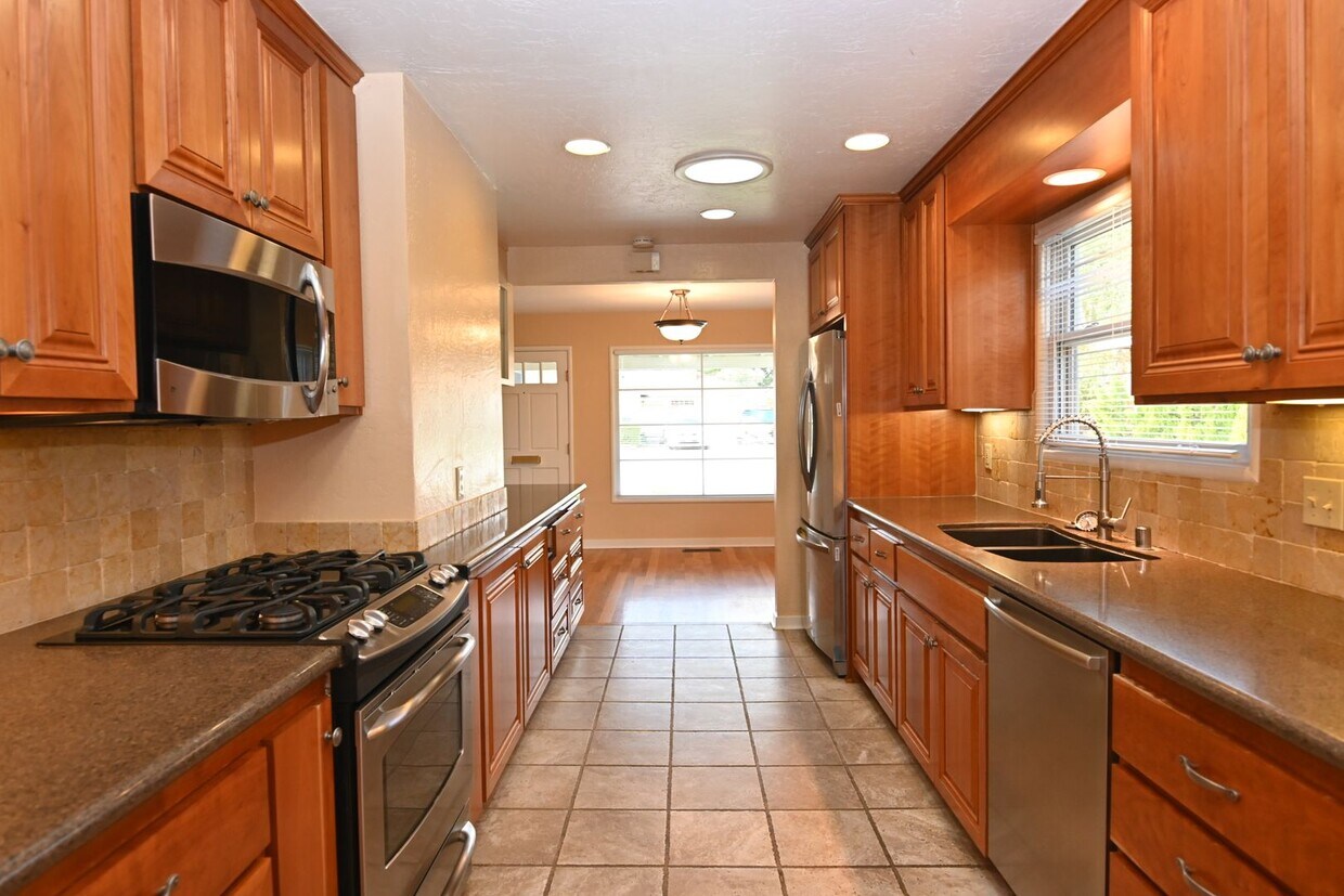 Foto principal - 470 MacArthur Ave