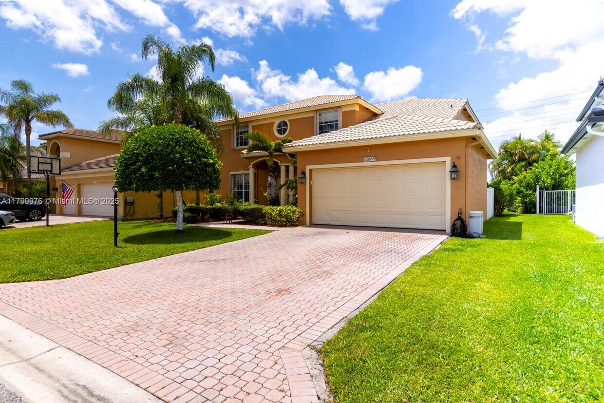Primary Photo - 12686 Little Palm Ln