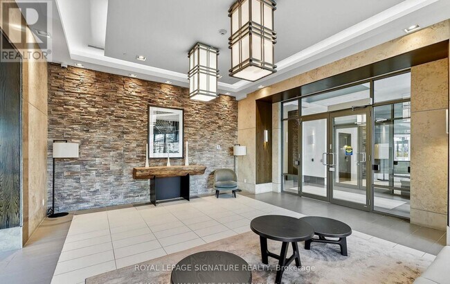 Photo du bâtiment - 1215 Bayly St