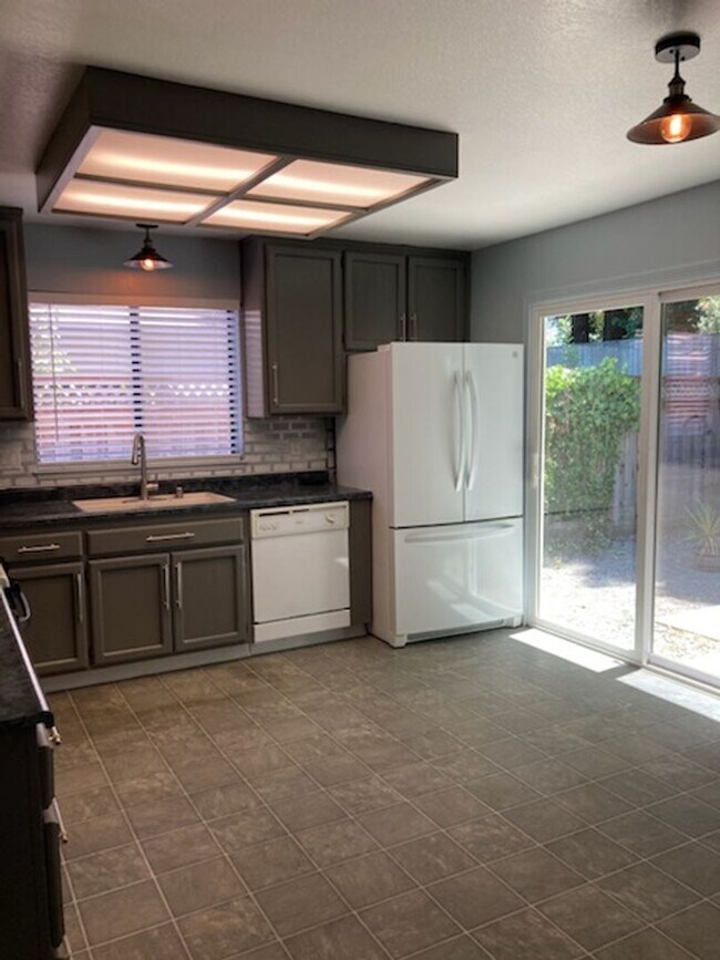 Foto del edificio - **Welcome to Your Healdsburg Home!!**