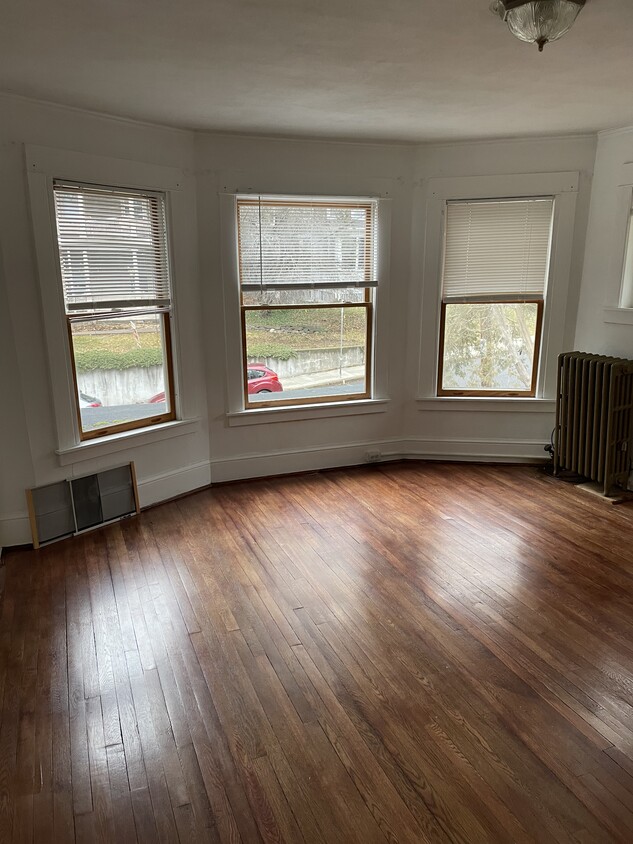 Primary Photo - 113 Heights Ct