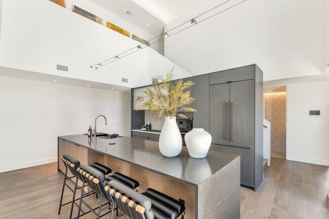 Building Photo - 1325 E Pomelo Grove LN, Phoenix, AZ 85014