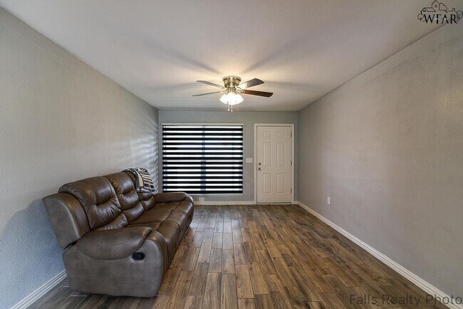 Building Photo - 4512 Alamo Dr
