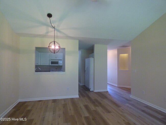 Building Photo - 408 Spring Hill Loop
