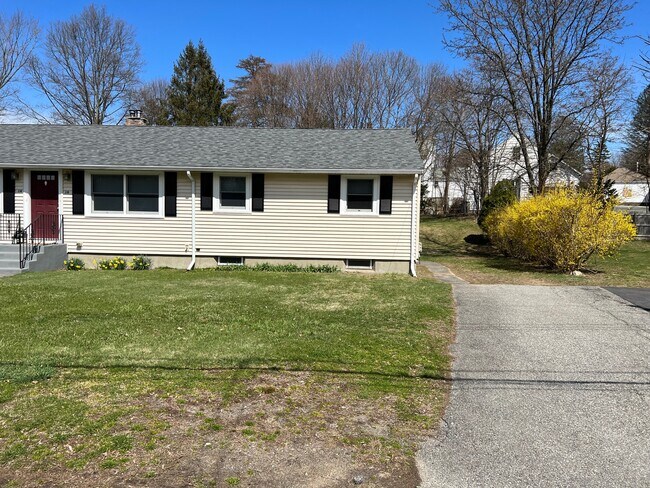 Half duplex with paved driveway - 16 Eliot Rd