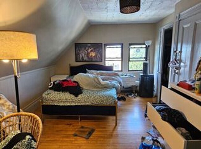 Foto del edificio - Pet Friendly, Lower Allston Apt w 2 baths,...