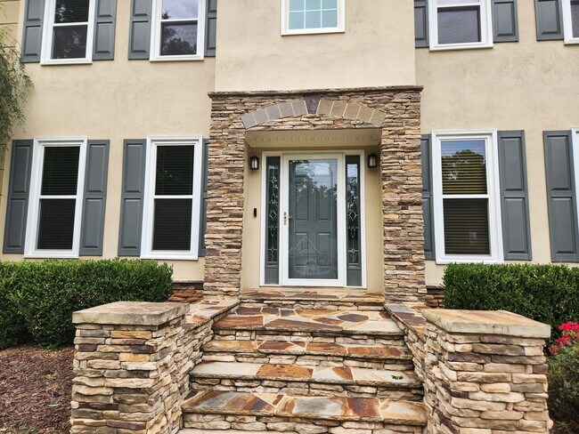 Foto del edificio - Executive Rental in Lake Redwine Community, 4 Bedrooms and 2.5 Baths 2 Car Garage - Newnan, GA