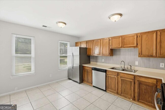 Building Photo - 3447 Kingswood Run