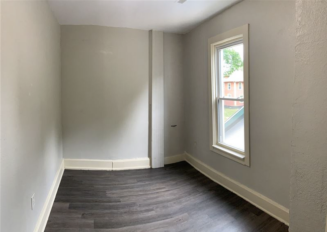 Building Photo - Spacious & Refreshed 3BR South Hills Gem: ...