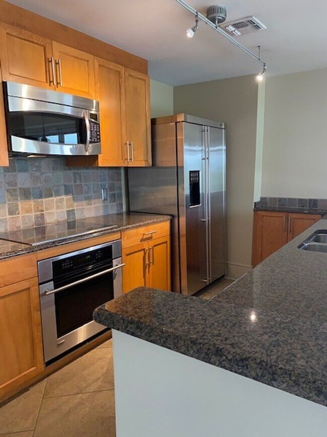 Kitchen - 1018 Hackberry Ln