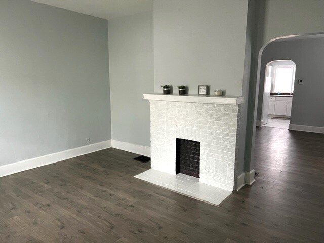 Building Photo - 507 E Markison Ave