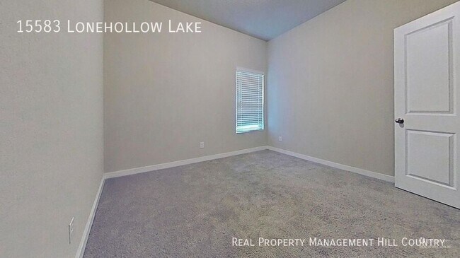 Foto del edificio - 15583 Lonehollow Lk