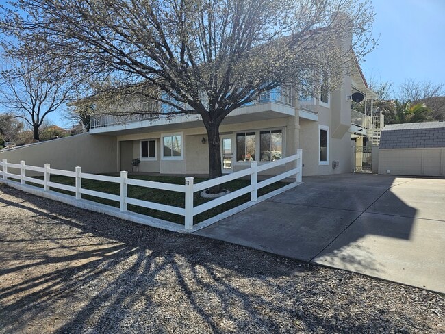 Building Photo - 470 Vermillion Ave