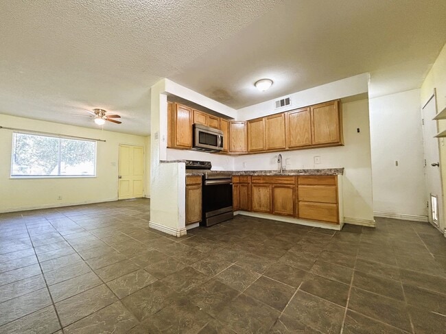 Foto del edificio - 6229 Bristol Way