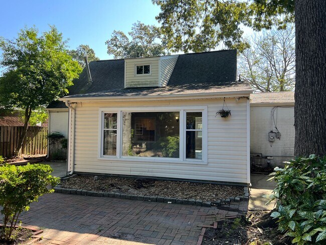 Building Photo - Large Brick Cape Cod just blocks from the beach