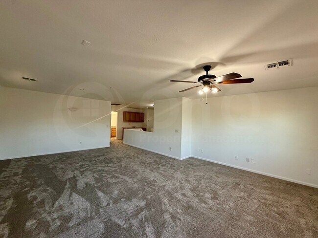Foto del edificio - 435 W Harwell Rd.