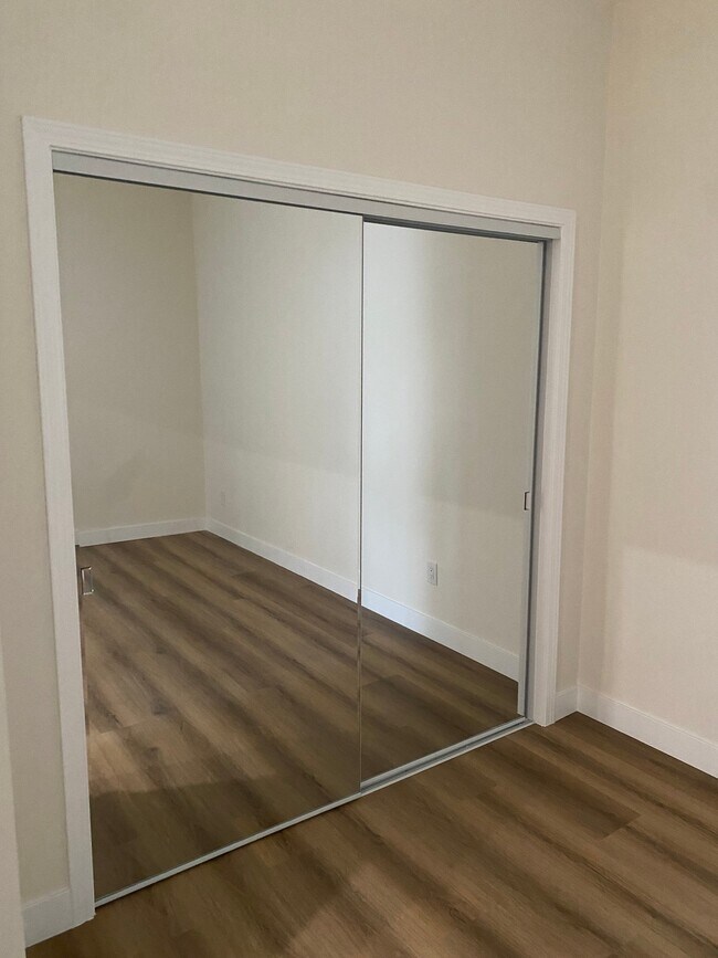 Foto del edificio - 1610 N Kingsley Dr