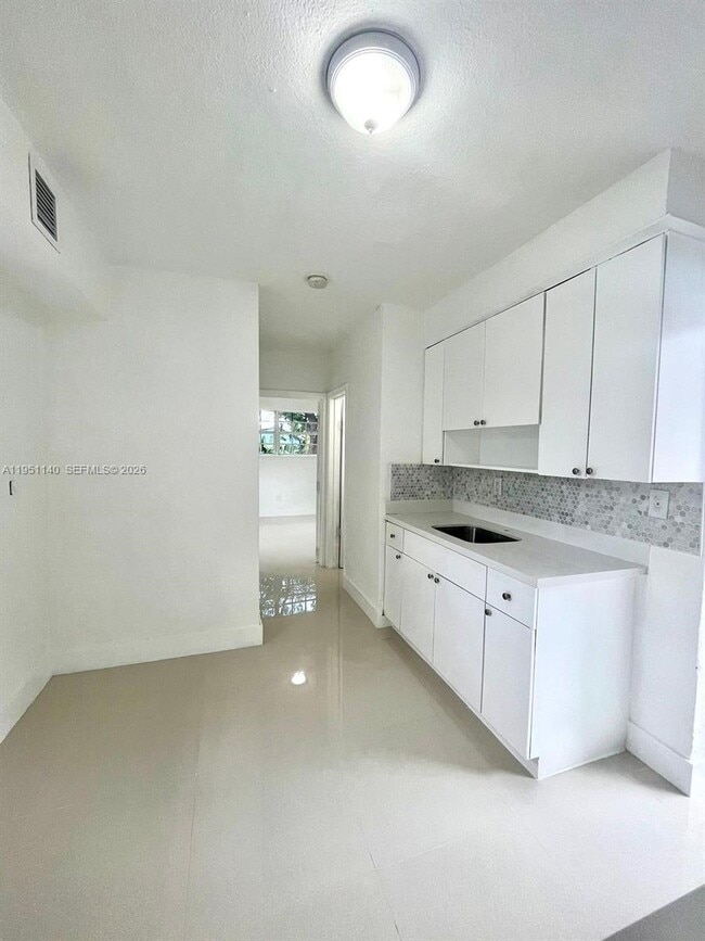 Foto del edificio - 8119 NW 5th Ct