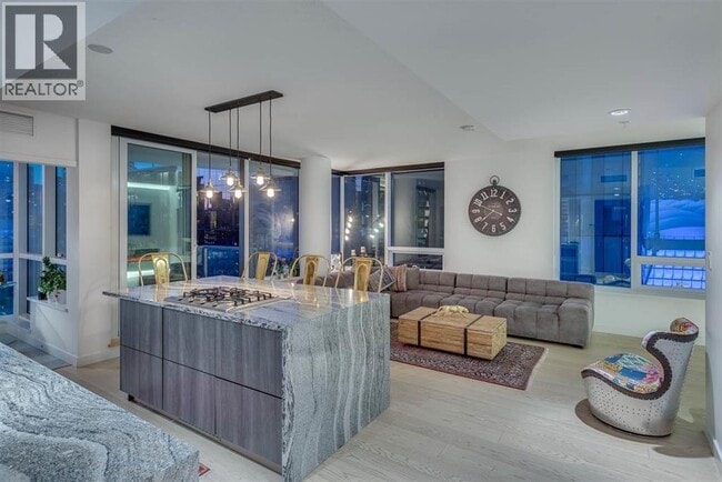 Building Photo - 68 Smithe St