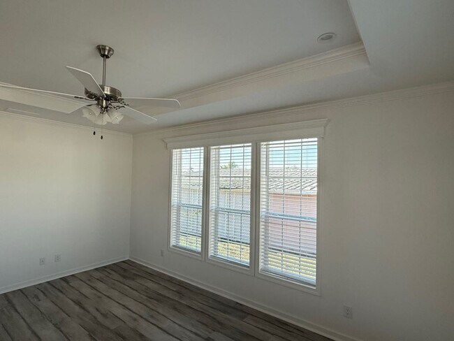 Building Photo - 4208 Queens Way