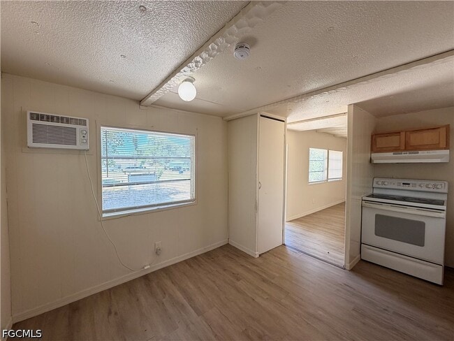 Foto del edificio - 8205 Suncoast Dr