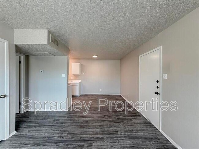 Foto del edificio - 120 W Main St